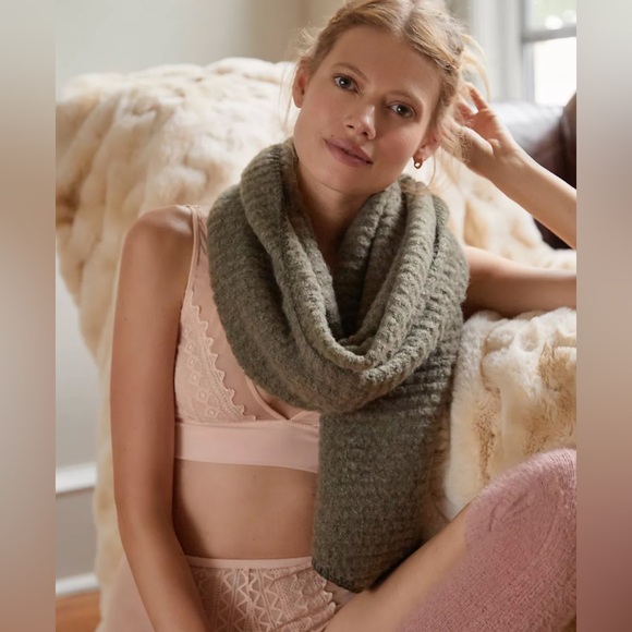 Anthropologie Cozy Boucle Knit Scarf - Picture 5 of 5